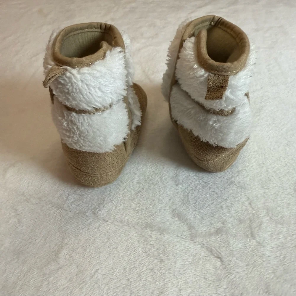 TongYouYuan Cozy Tan and White Baby Boots